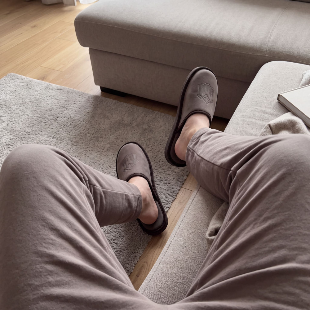 Kapcie Męskie Skórzane WILDLINE Mocha Tłoczone Góry | PanSzew®