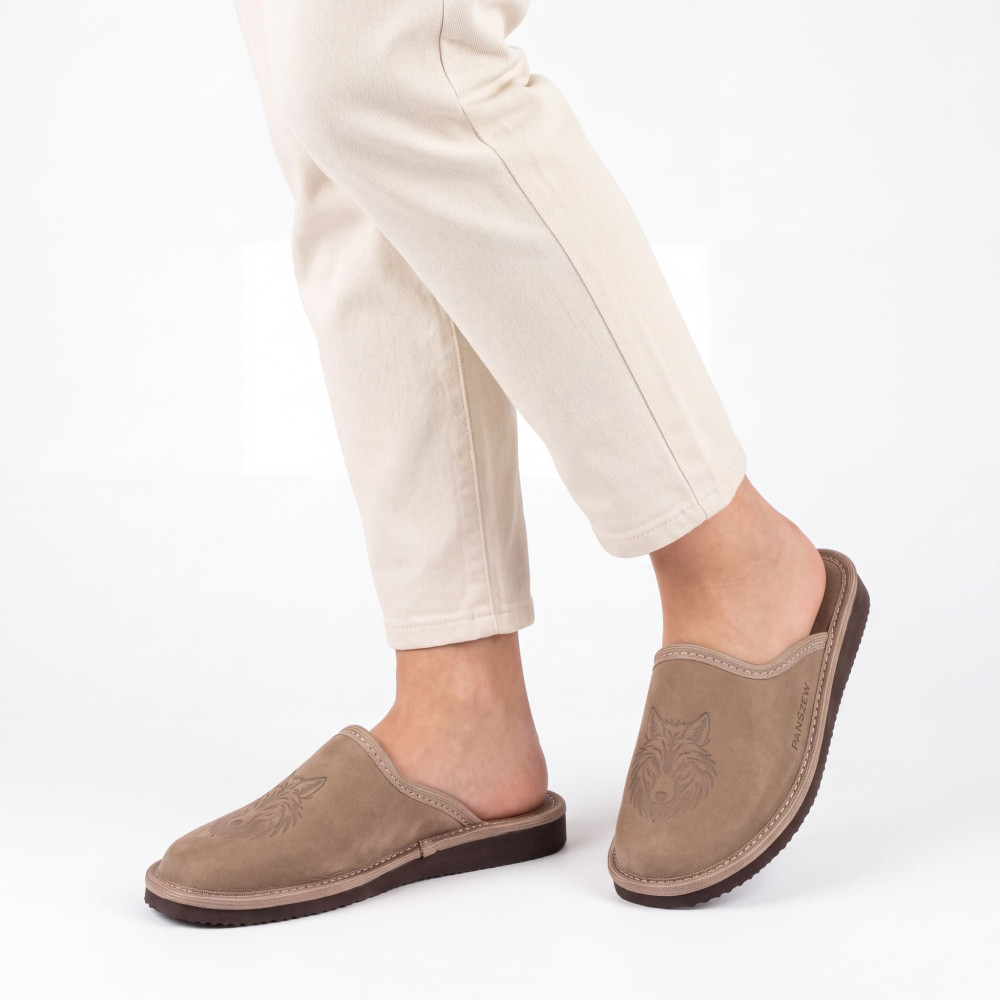 Kapcie Damskie Skórzane WILDLINE Taupe Tłoczony Wilk | PanSzew®